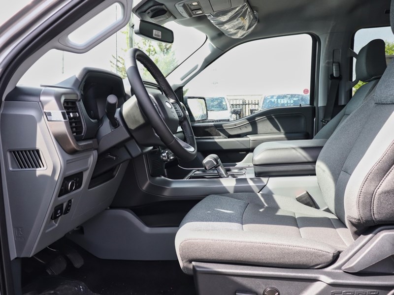 2025 Ford F-150 Lightning XLT | 4WD | STD BAT | TLGT STEP | MB PWR CORD
