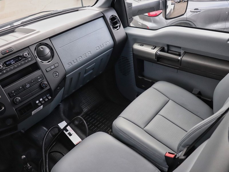 2025 FORD SUPER DUTY F-750 STRAIGHT FRAME SuperCab