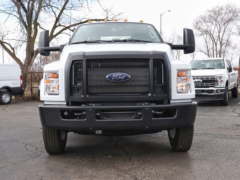 2025 FORD SUPER DUTY F-750 STRAIGHT FRAME SuperCab
