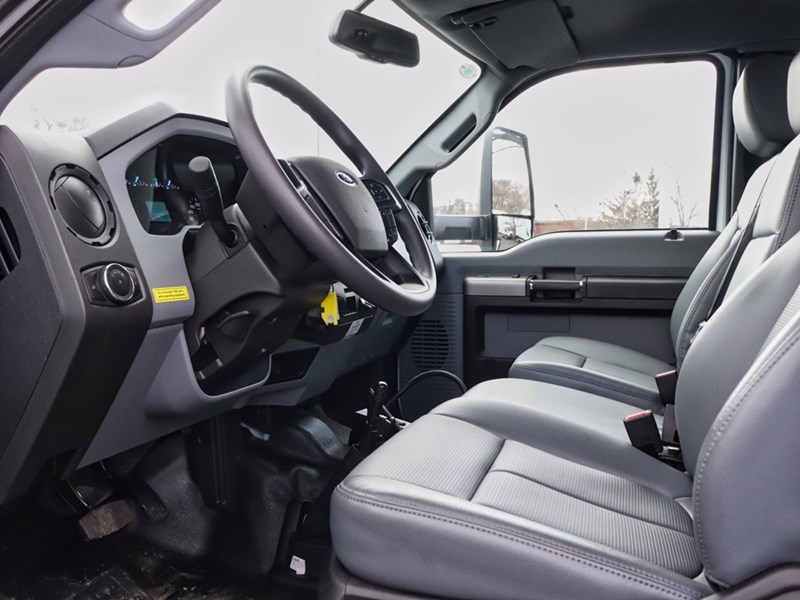 2025 FORD SUPER DUTY F-750 STRAIGHT FRAME SuperCab