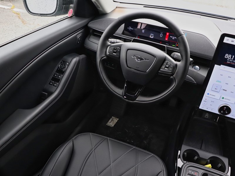 2025 Ford Mustang Mach-E Select | AWD | STD BAT | CMFRT PKG | MB PWR CORD