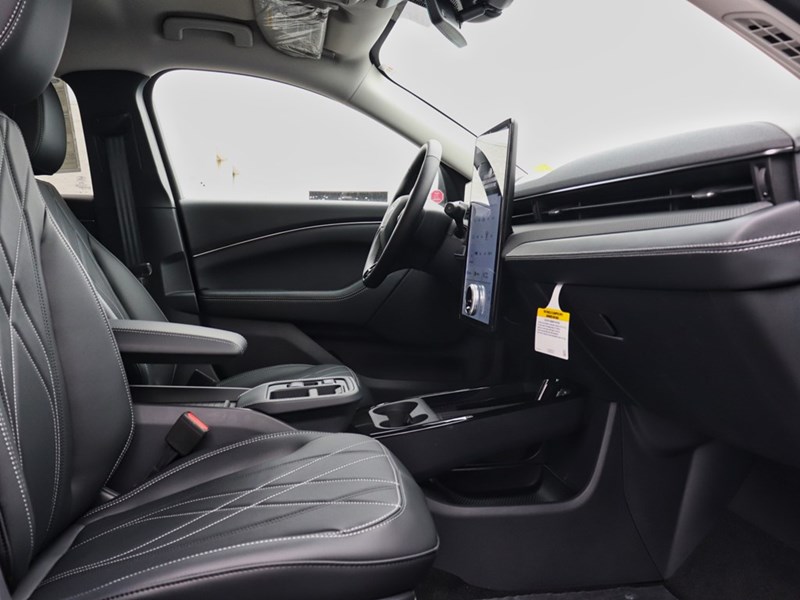 2025 Ford Mustang Mach-E Select | AWD | STD BAT | CMFRT PKG | MB PWR CORD