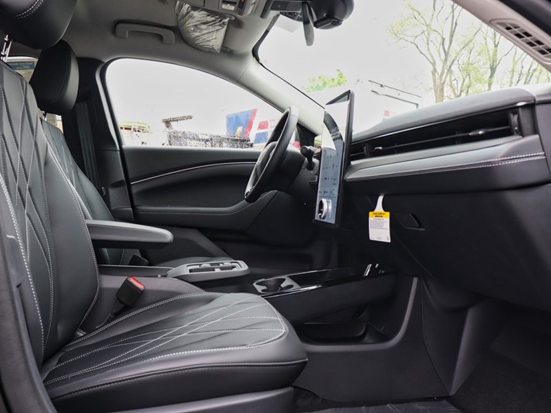 2025 Ford Mustang Mach-E Select | AWD | STD BAT | COMF PKG | MB PWR CORD