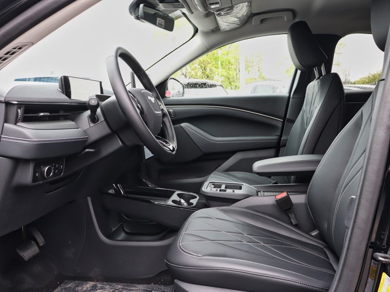 2025 Ford Mustang Mach-E Select | AWD | STD BAT | COMF PKG | MB PWR CORD