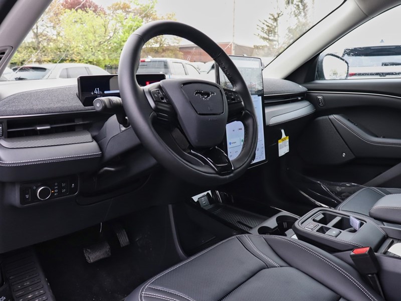 2025 Ford Mustang Mach-E Premium | AWD | EXT BAT | GLASS ROOF | MB PWR CORD