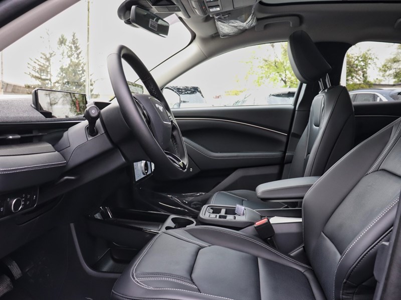 2025 Ford Mustang Mach-E Premium | AWD | EXT BAT | GLASS ROOF | MB PWR CORD