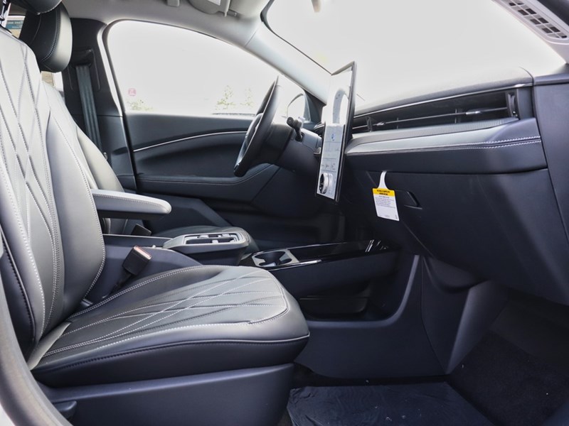 2025 Ford Mustang Mach-E Select | AWD | STD BAT | COMF PKG | MB PWR CRD