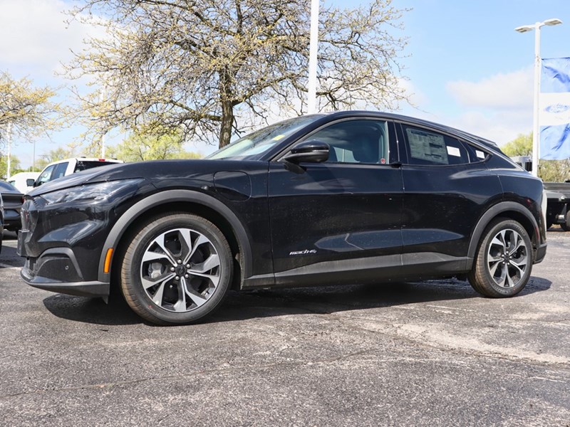 2025 Ford Mustang Mach-E Select | AWD | STD BAT | COMF PKG | MB PWR CORD