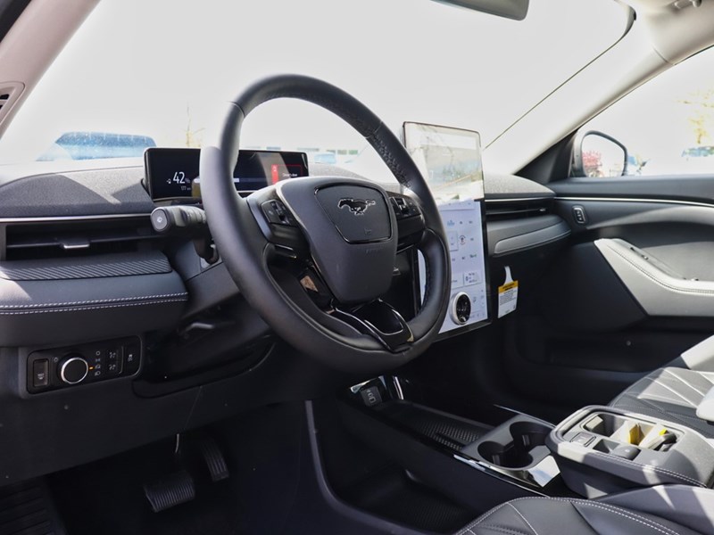 2025 Ford Mustang Mach-E Select | AWD | STD BAT | COMF PKG | MB PWR CORD