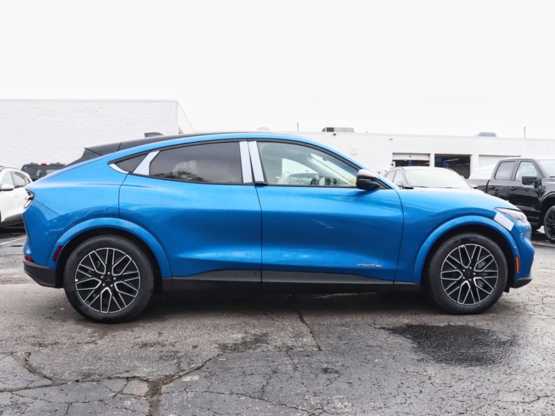 2025 Ford Mustang Mach-E Premium | AWD | EXT BAT | GLASS ROOF | MB PWR CORD