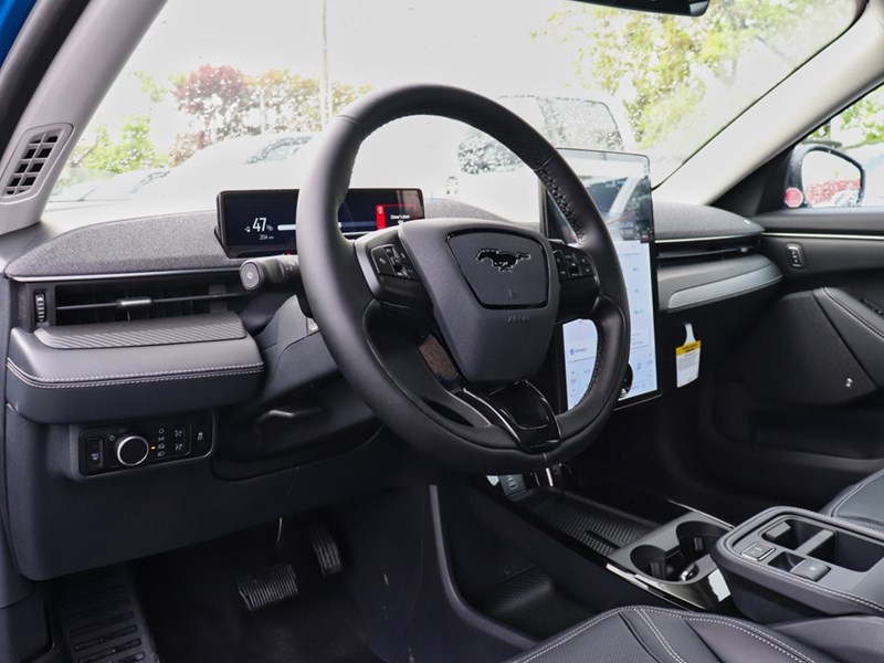 2025 Ford Mustang Mach-E Premium | AWD | EXT BAT | GLASS ROOF | MB PWR CORD