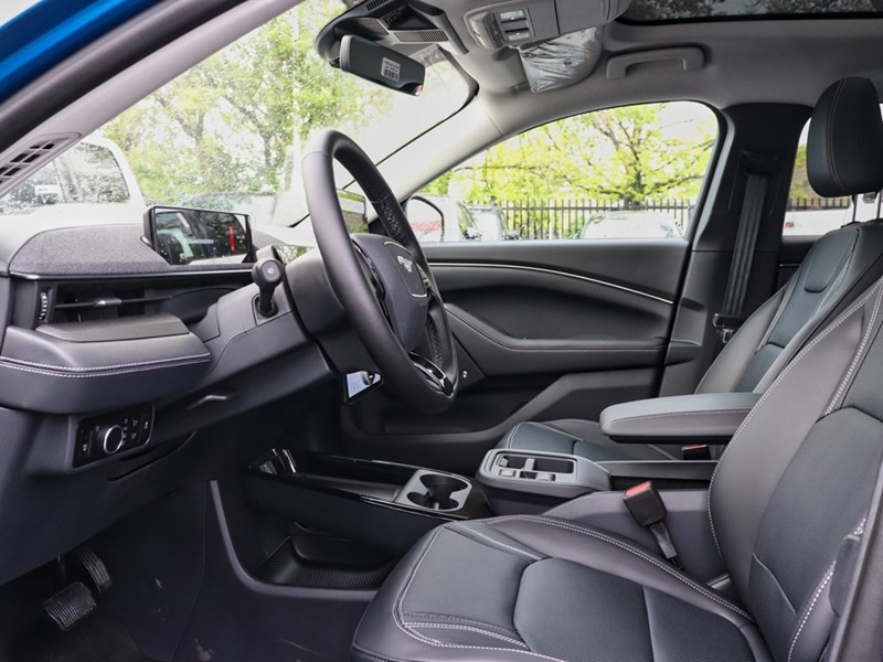 2025 Ford Mustang Mach-E Premium | AWD | EXT BAT | GLASS ROOF | MB PWR CORD