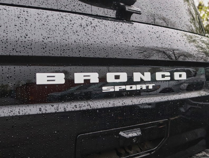 2026 Ford Bronco Sport Badlands | 4X4 | 2.0L | Roof | Tech Pkg