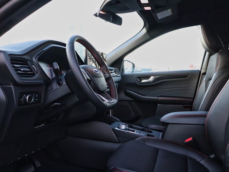 2026 Ford Escape ST-Line | AWD | 1.5L | TECH PKG 1 | NAV | HTD STR