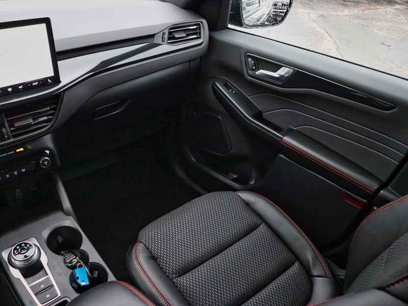 2026 Ford Escape St-Line | AWD | Hybrid | Tech Pkg 1