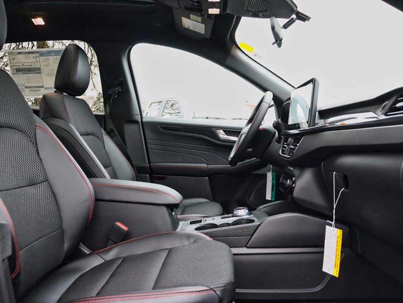 2026 Ford Escape St-Line | AWD | Hybrid | Tech Pkg | Roof