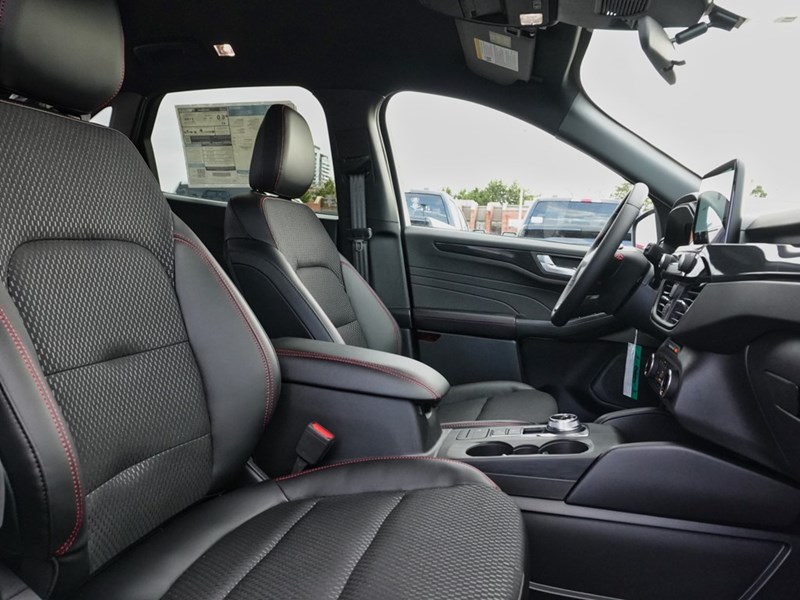 2026 Ford Escape St-Line | AWD | Hybrid