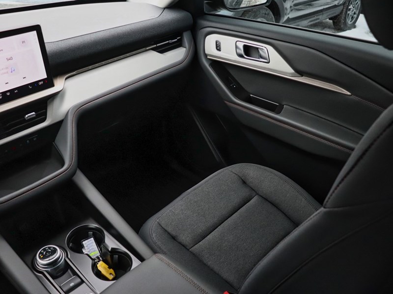 2026 Ford Explorer Active | 4WD | 2.3L | 200A | 2nd ROW BENCH