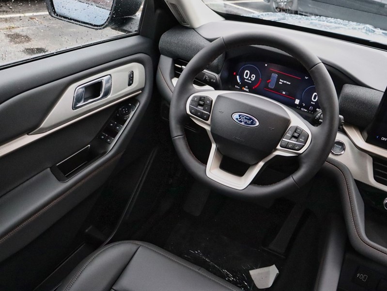 2026 Ford Explorer Active | 4WD | Roof | Comf Pkg | Prem 20S