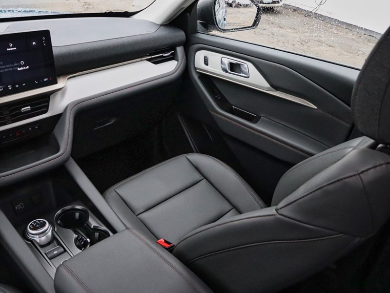 2026 Ford Explorer Active | 4WD | Roof | Comf Pkg | Prem 20S