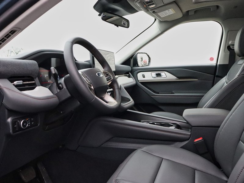 2026 Ford Explorer Active | 4WD | Roof | Comf Pkg | Prem 20S