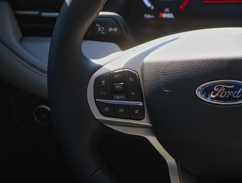 2026 Ford Explorer Active | 4WD | Comf Pkg | Roof | Crbn 20S