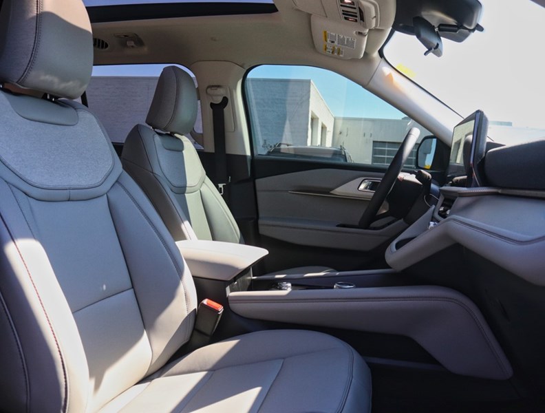 2026 Ford Explorer Active | 4WD | Comf Pkg | Roof | Crbn 20S