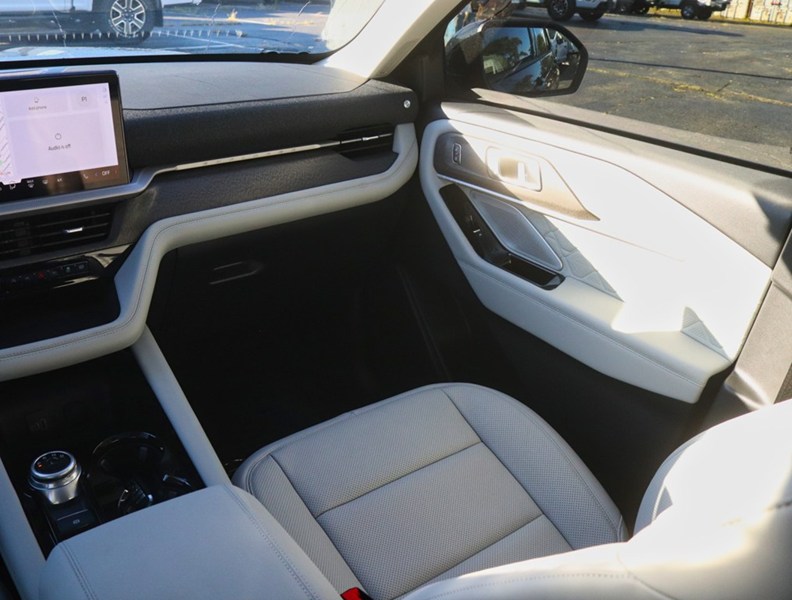 2026 Ford Explorer Platinum | 4WD | Lux Pkg | 21S