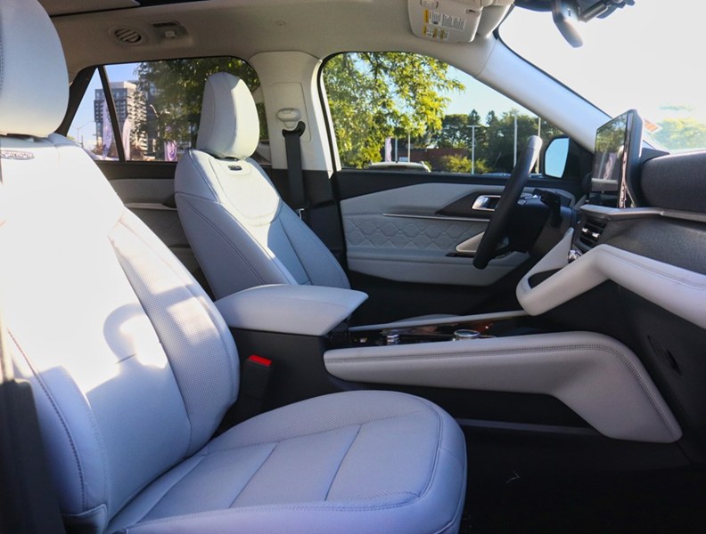2026 Ford Explorer Platinum | 4WD | Lux Pkg | 21S