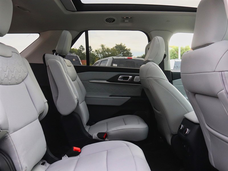 2026 Ford Explorer Platinum 4WD