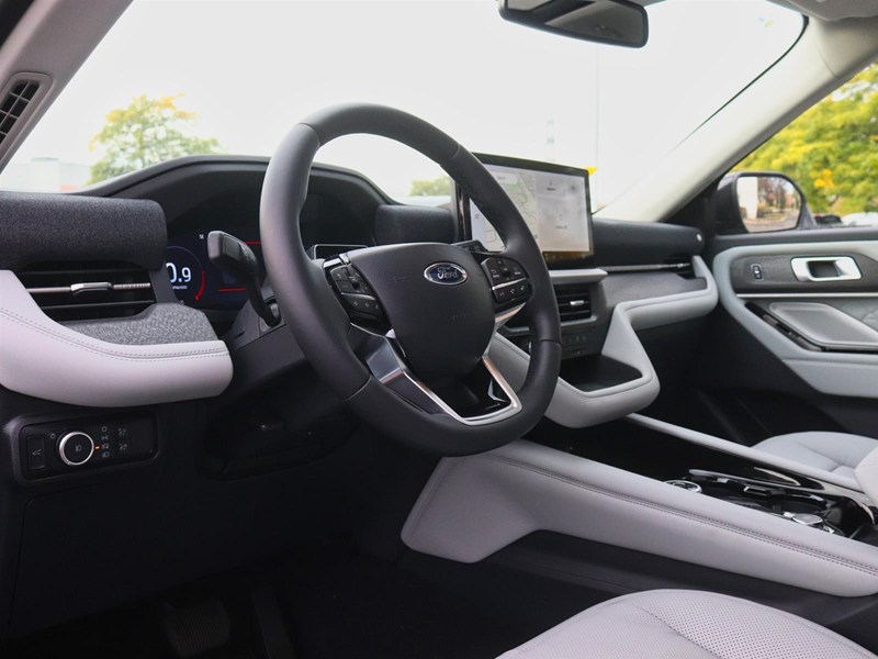 2026 Ford Explorer Platinum 4WD