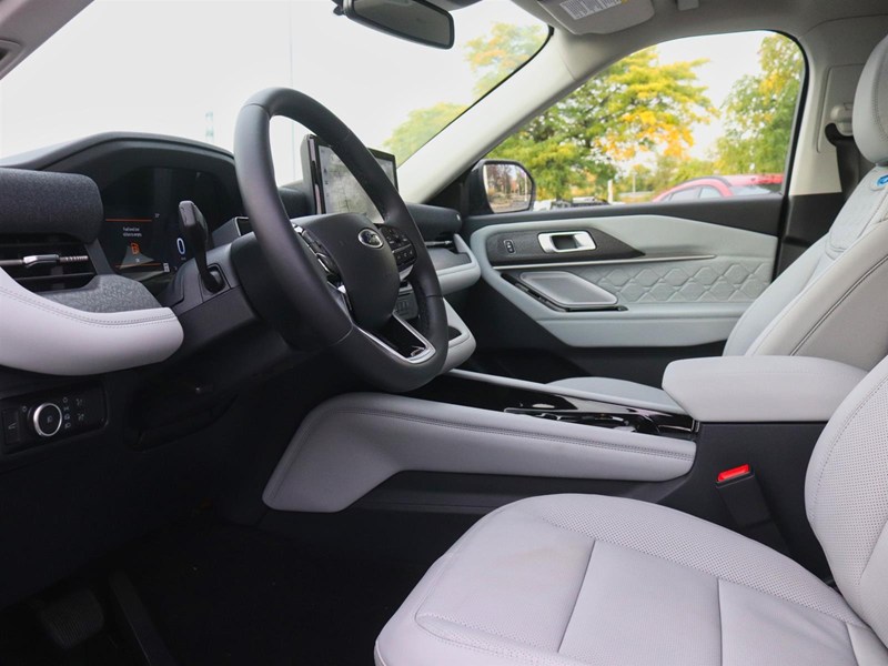 2026 Ford Explorer Platinum 4WD