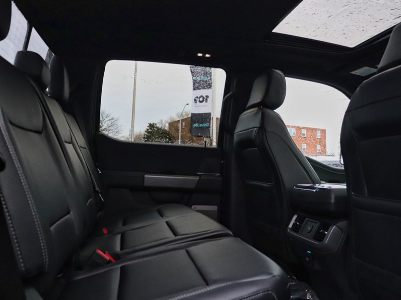 2026 FORD F-150 XLT | 4X4 | 2.7L | 303A | BLK PK PLS |ROOF |BD UTL