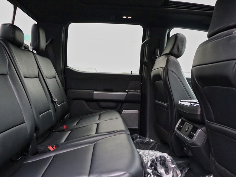 2026 Ford F-150 XLT | 4X4 | 5.0L | 303A |Blk Pk Pls |Roof |Bed Utl