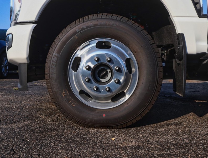 2026 Ford Super Duty F-350 Drw Platinum 4WD Crew Cab 8' Box