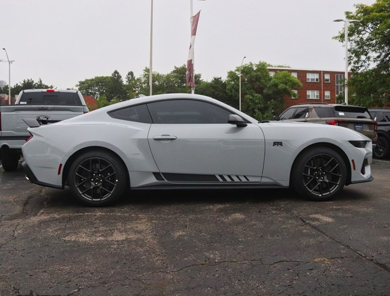 2026 Ford Mustang Ecoboost | 2.3L | Rtr | Actv Valve | Brembo | 19S