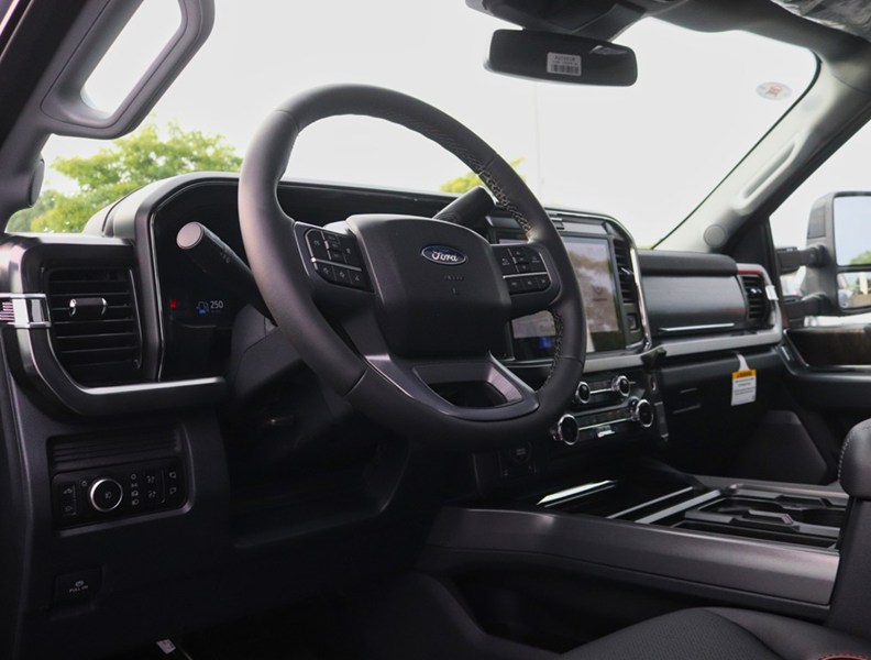 2027 Ford Super Duty F-250 Srw Lariat | 4X4 | 6.7L | Blk Pkg | Roof | Tlgt Step