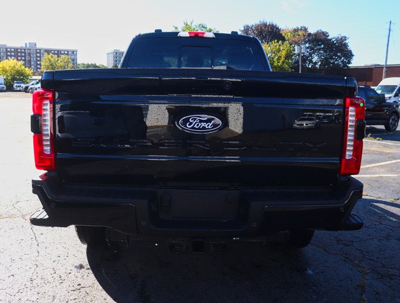 2027 Ford Super Duty F-250 Srw Lariat 4WD Crew Cab 6.75' Box