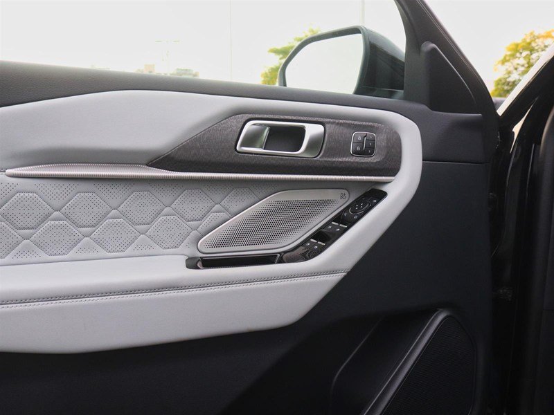 2026 Ford Explorer Platinum 4WD