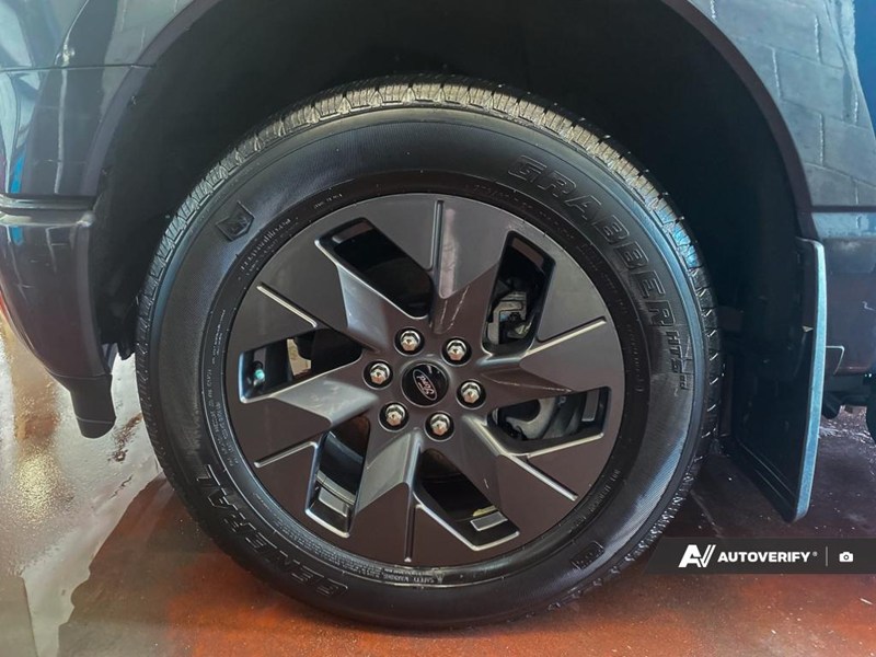 2022 Ford F-150 Lightning Lariat 4WD Supercrew 5.5' Box
