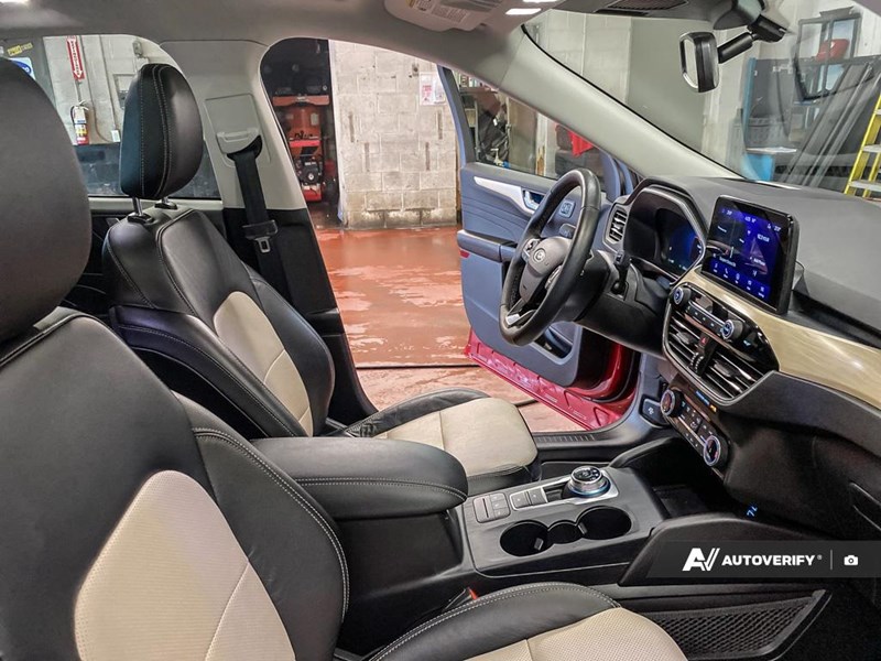 2022 Ford Escape Titanium Hybrid AWD