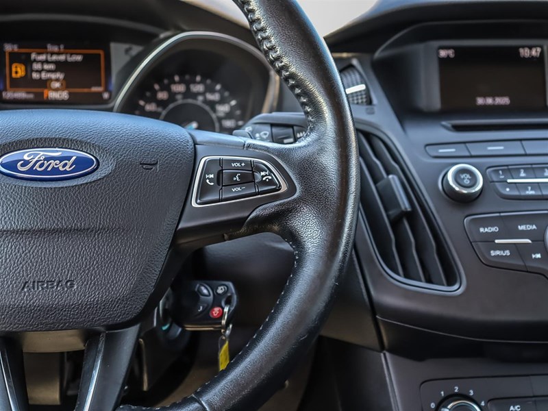 2017 FORD FOCUS 5DR HB SE