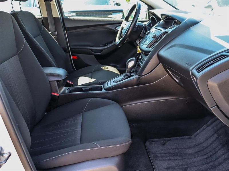 2017 FORD FOCUS 5DR HB SE