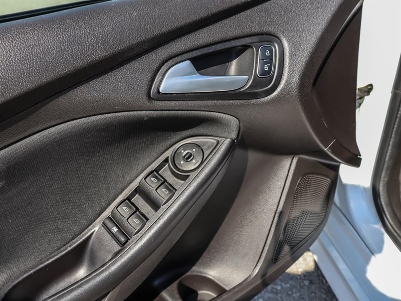 2017 FORD FOCUS 5DR HB SE