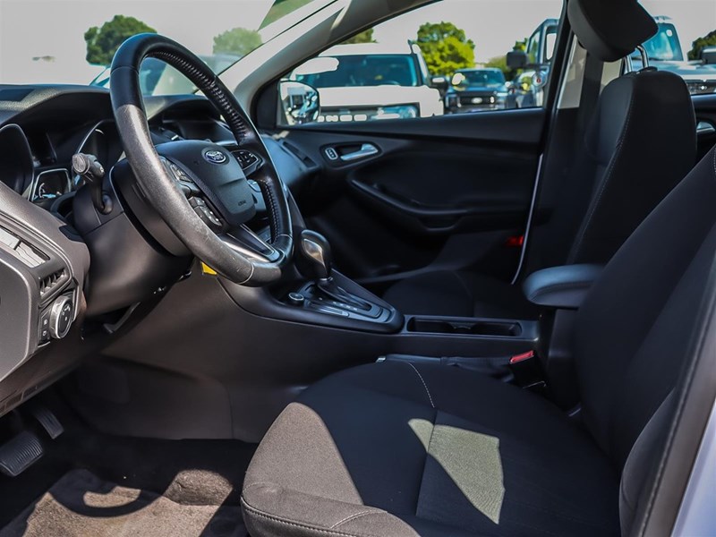 2017 FORD FOCUS 5DR HB SE