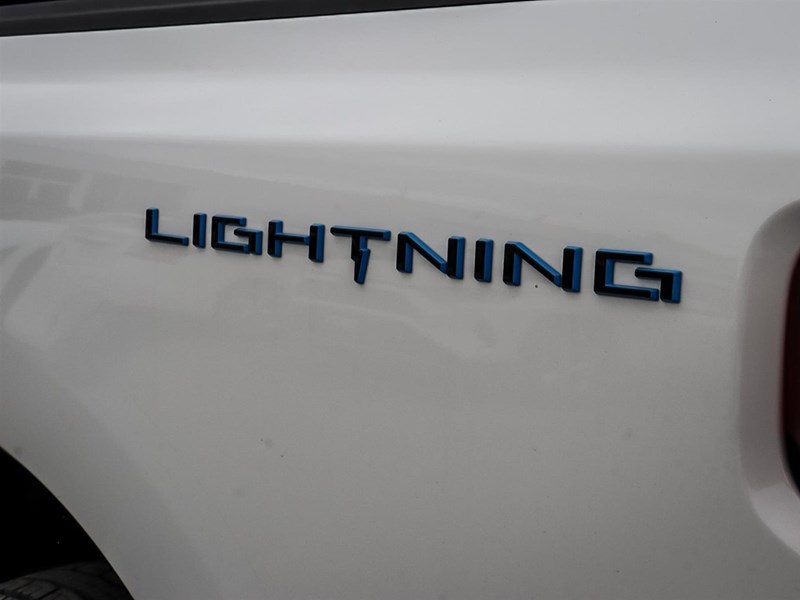 2022 Ford F-150 Lightning Platinum 4WD SuperCrew 5.5' Box