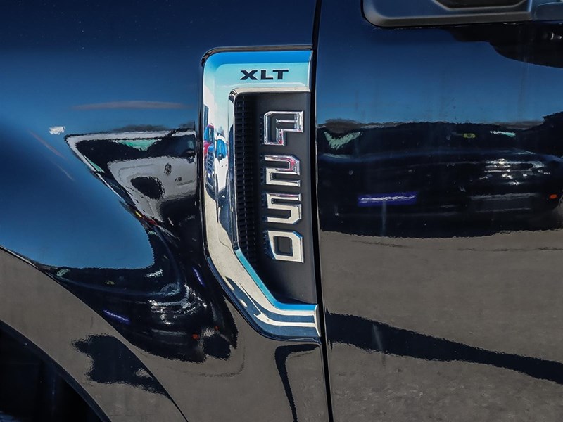 2022 FORD F-250 XLT 4WD| DIESEL | PREMIUM PKG | NEW TIRES + BRAKES