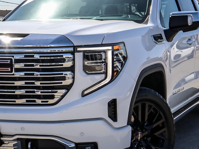 2022 GMC SIERRA 1500 4WD CREW CAB | LEATHER | MOONROOF| NEW TIRES