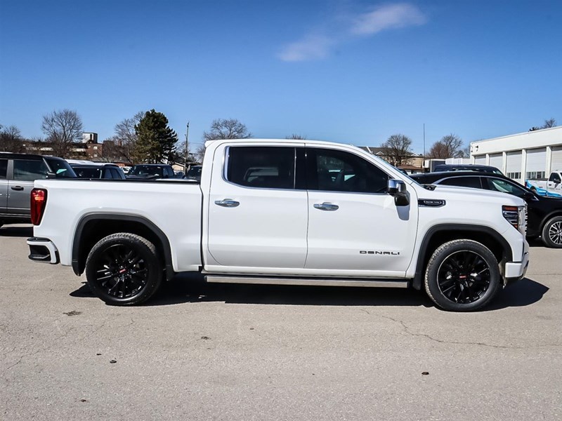 2022 GMC SIERRA 1500 4WD CREW CAB | LEATHER | MOONROOF| NEW TIRES