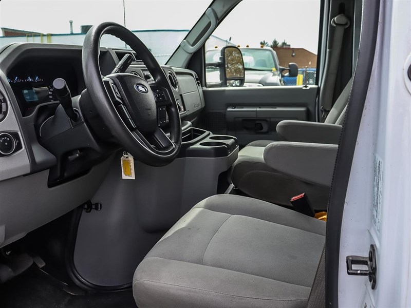 2023 Ford E-Series Cutaway E-450 Drw 158